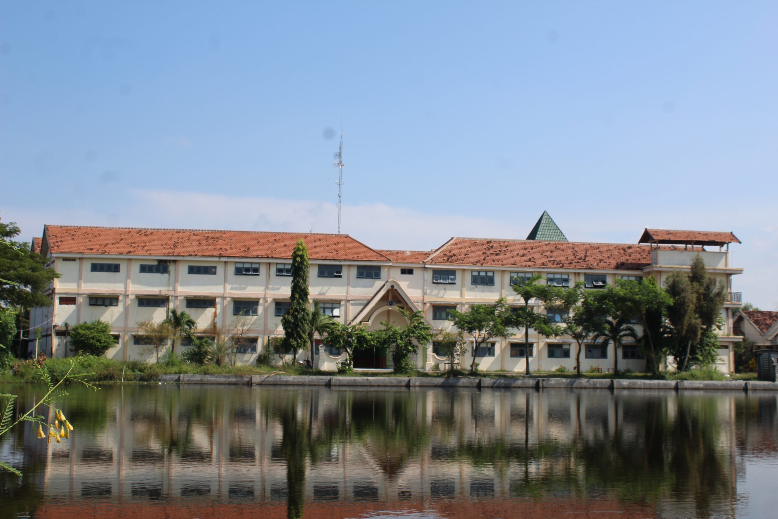 GEDUNG SEKOLAH